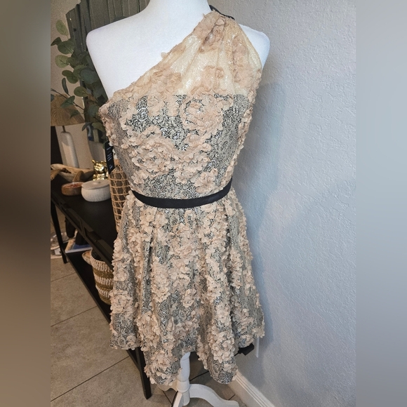 Lulu's Cream and Black One-Shoulder Mini Dress Size M - Picture 1 of 7